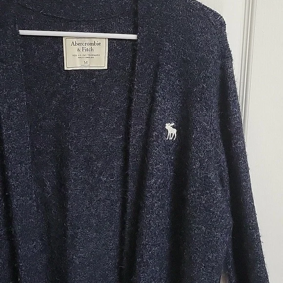 Abercrombie & Fitch Chenille Embroidered Moose Emblem Cardigan - Picture 4 of 9